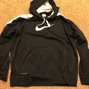 XL Therma Fit Nike sweatshirt